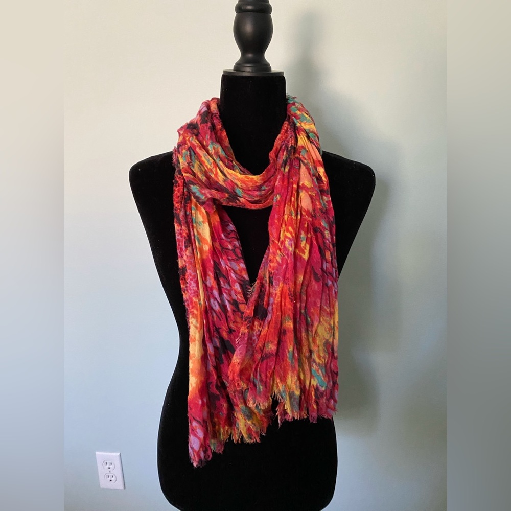 VFraas crinkled, multicolor scarf, fringed.